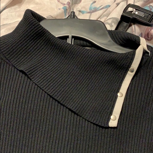 Versatile Venezia Black Sweater - Picture 3 of 4